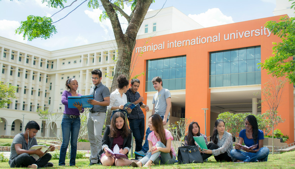 Review university. Manipal University Dubai кампусы университетов. Обычный университет. Университет психологии. Малайзия учебные заведения.